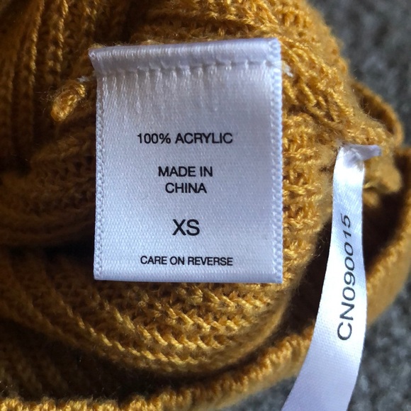 New York & Co. Keyhole Sweater - Picture 8 of 9